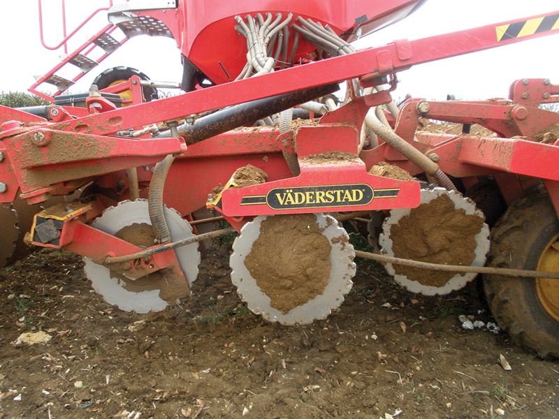 Vaderstad Rapid with extra coulter discs
