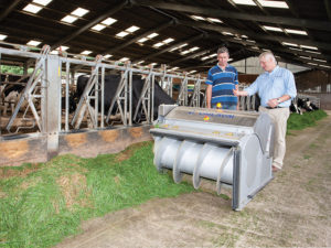 Nigel Ellis explains operation of OptiDuo to farmer David Merrett